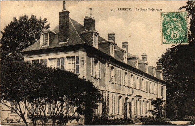 Carte postale ancienne Lisieux La Sous Prefecture France à Lisieux