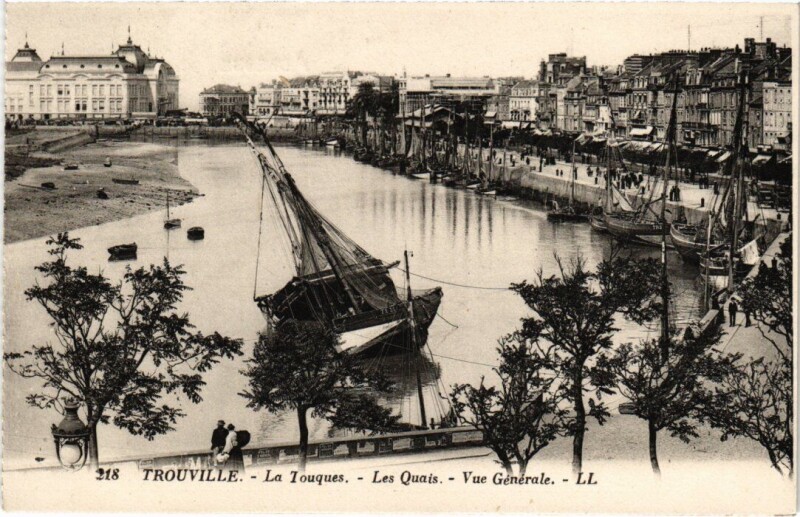 Carte postale ancienne Trouville La Touques, Les Quais, Vue Generale France à Touques