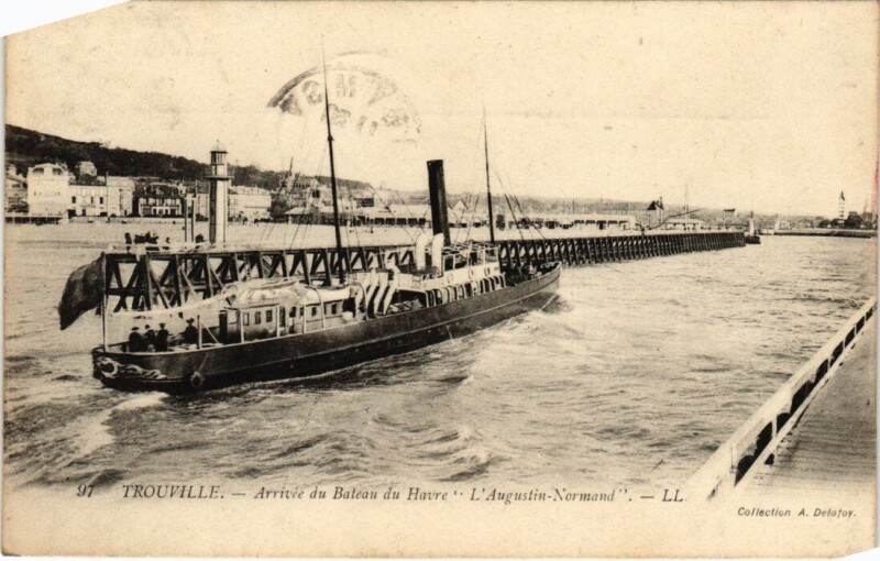 Carte postale ancienne Trouville Arrivee du Bateau du Havre France