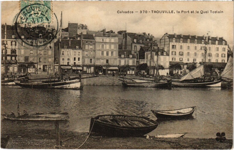 Carte postale ancienne Trouville Le Port et le Quai Tostain France