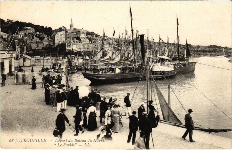Carte postale ancienne Trouville Depart du Bateau du Havre France