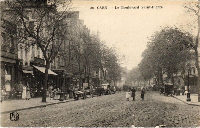 Carte postale ancienne Caen Le Boulevard Saint-Pierre France