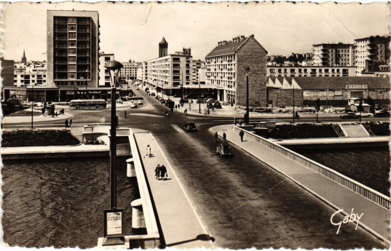 Carte postale ancienne Caen Pont de Vaucelles et Rue Saint-Jean France à Vaucelles