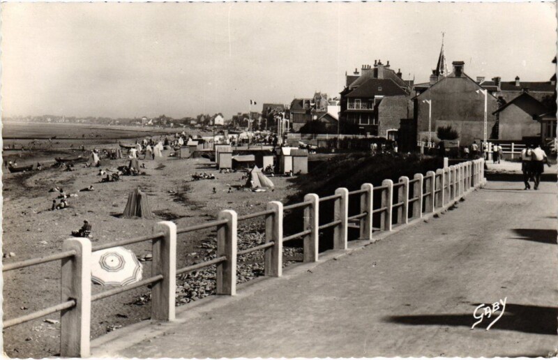 Carte postale ancienne Lion sur Mer La Promenade et la Plage France à Lion-sur-Mer