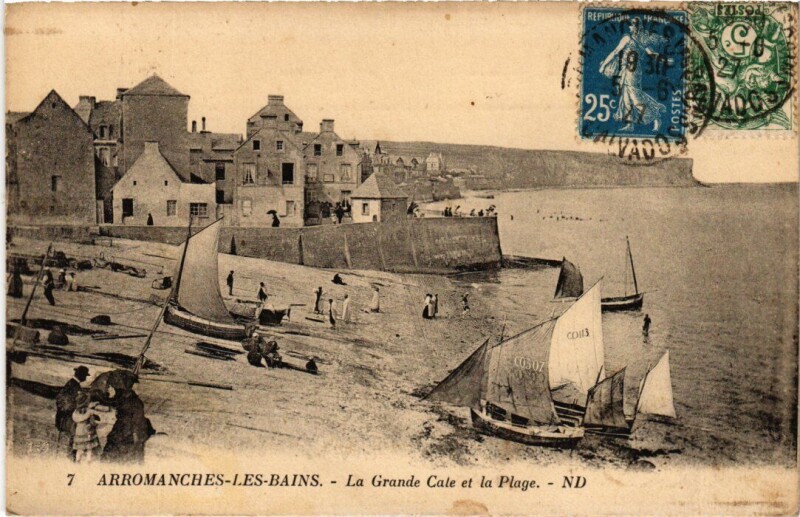 Carte postale ancienne Arromanches La Grane Cale et la Plage France