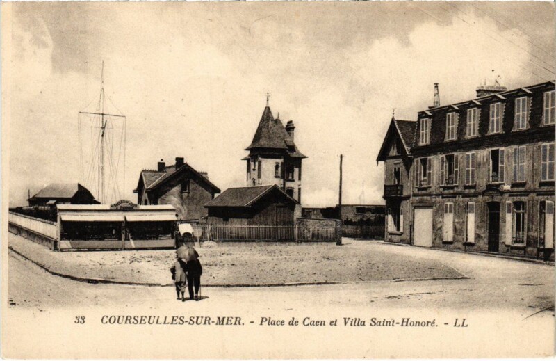 Carte postale ancienne Courseulles Place de Caen France