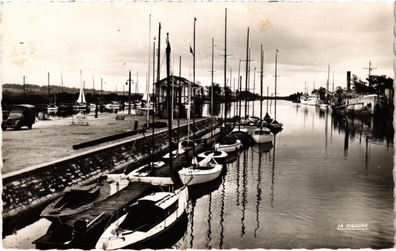 Carte postale ancienne Ouistreham Le Port France à Ouistreham