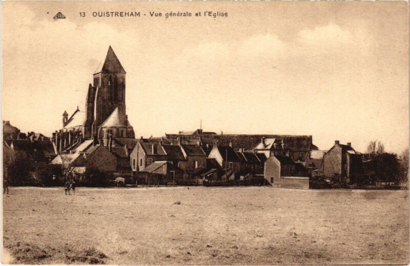 Carte postale ancienne Ouistreham Vue generale et l'Eglise France à Ouistreham