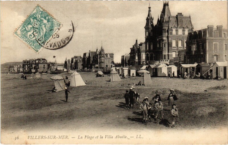 Carte postale ancienne Villers sur Mer La Plage et la Villa Abadie France à Villers-sur-Mer