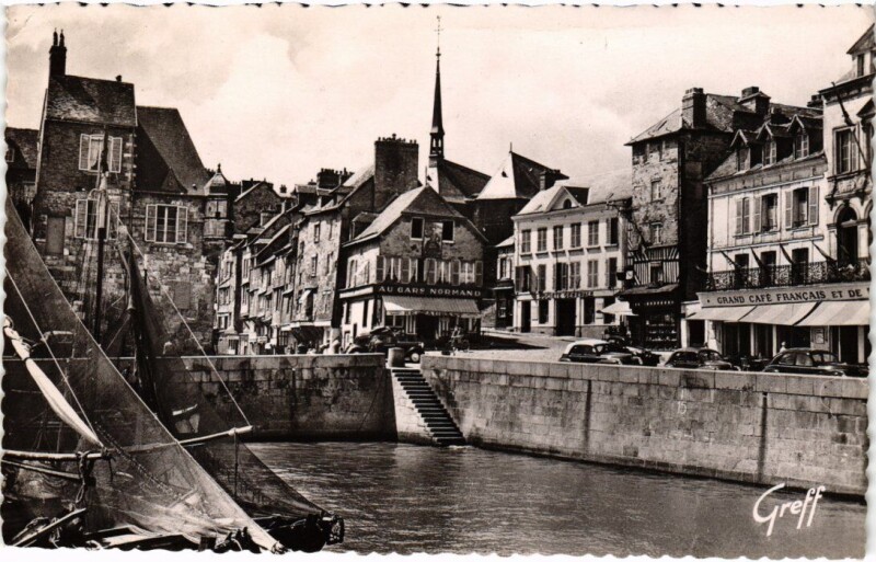 Carte postale ancienne Honfleur Un coin pitooresque du Port France à Honfleur