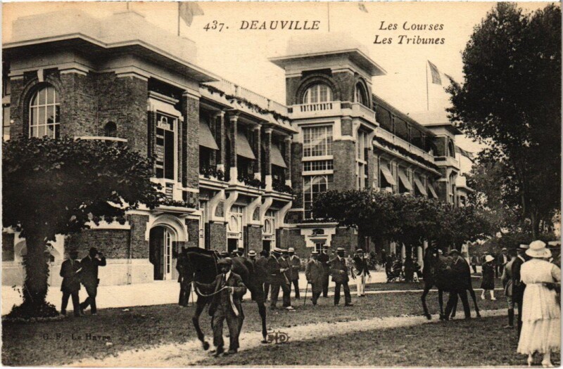 Carte postale ancienne Deauville Les Courses France à Deauville