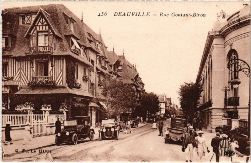 Carte postale ancienne Deauville Rue Gontau-Biron France à Deauville