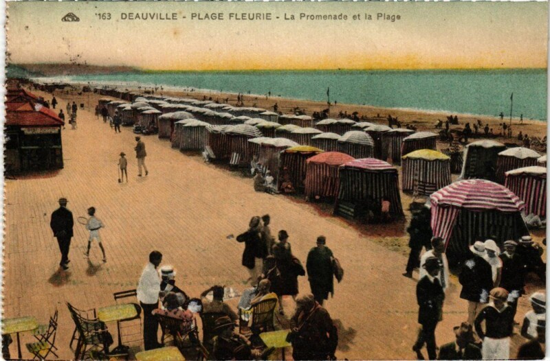 Carte postale ancienne Deauville La Promenade et la Plage France à Deauville