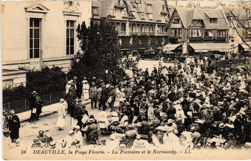 Carte postale ancienne Deauville La Plage Fleurie France à Deauville
