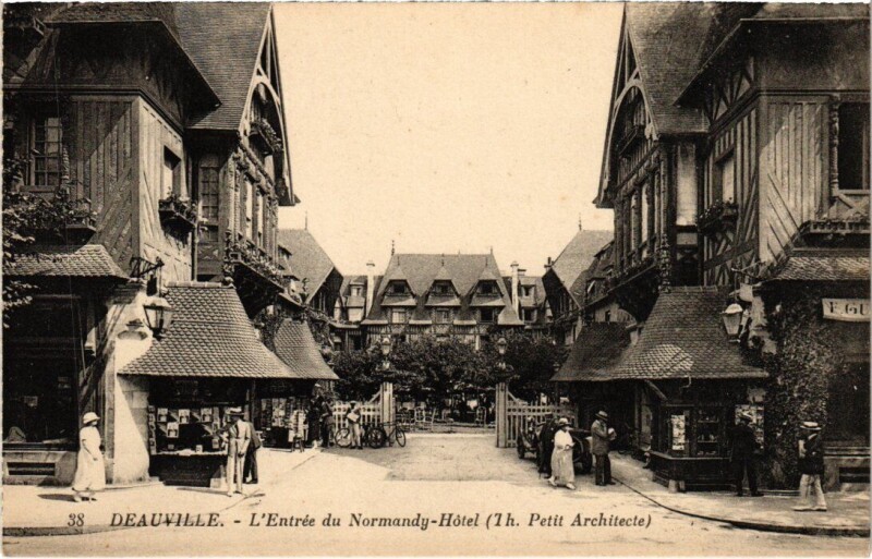 Carte postale ancienne Deauville L'Entree du Normandy-Hotel France à Deauville