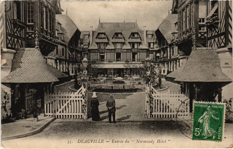 Carte postale ancienne Deauville Entree du Normandy Hotel France à Deauville