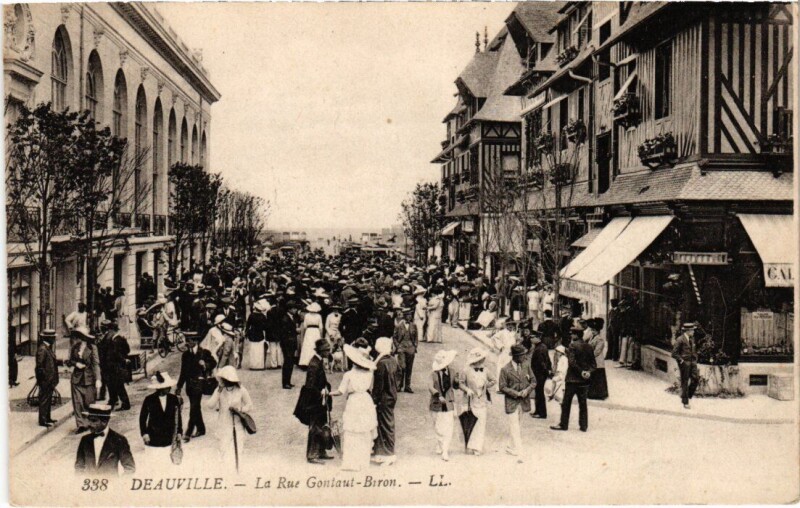Carte postale ancienne Deauville La Rue Gontaut-Biron France à Deauville