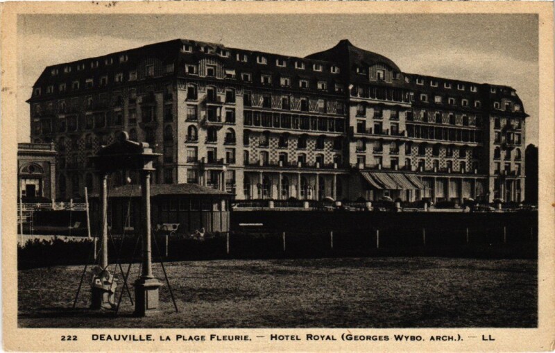 Carte postale ancienne Deauville Hotel Royal France à Deauville
