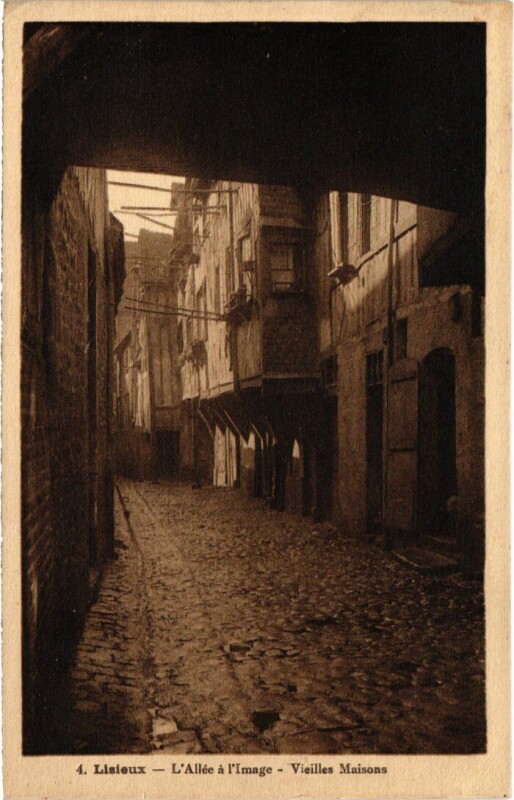 Carte postale ancienne Lisieux Vieilles Maisons France à Lisieux