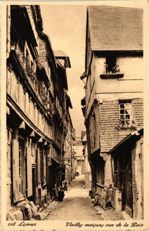 Carte postale ancienne Lisieux Vieilles maisons rue de la Paix France à Lisieux
