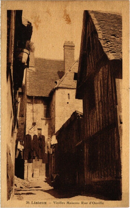 Carte postale ancienne Lisieux Vieilles maisons Rue d'Ouville France à Lisieux