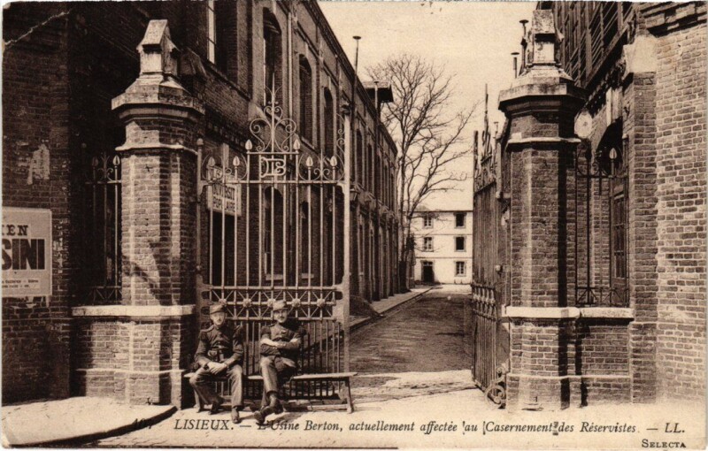 Carte postale ancienne Lisieux L'Usine Berton France à Lisieux