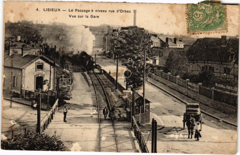 Carte postale ancienne Lisieux Vue sur la Gare France à Lisieux
