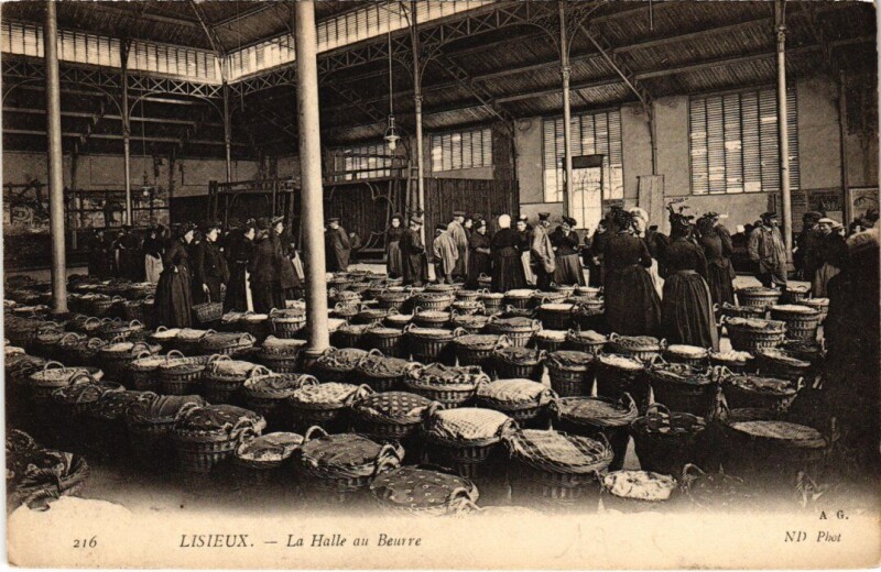 Carte postale ancienne Lisieux La Halle au Beurre France à Lisieux