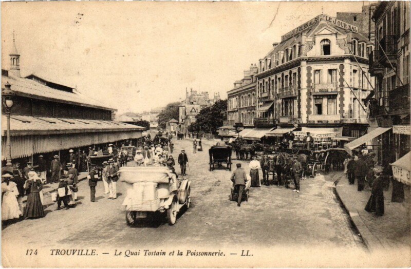 Carte postale ancienne Trouville Le Quai Tostain et la Poissonnerie France