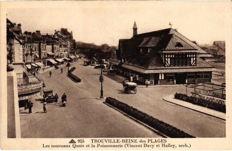 Carte postale ancienne Trouville Les nouveaux Quais et la Poissonnerie France