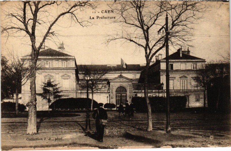 Carte postale ancienne Caen La Prefecture France