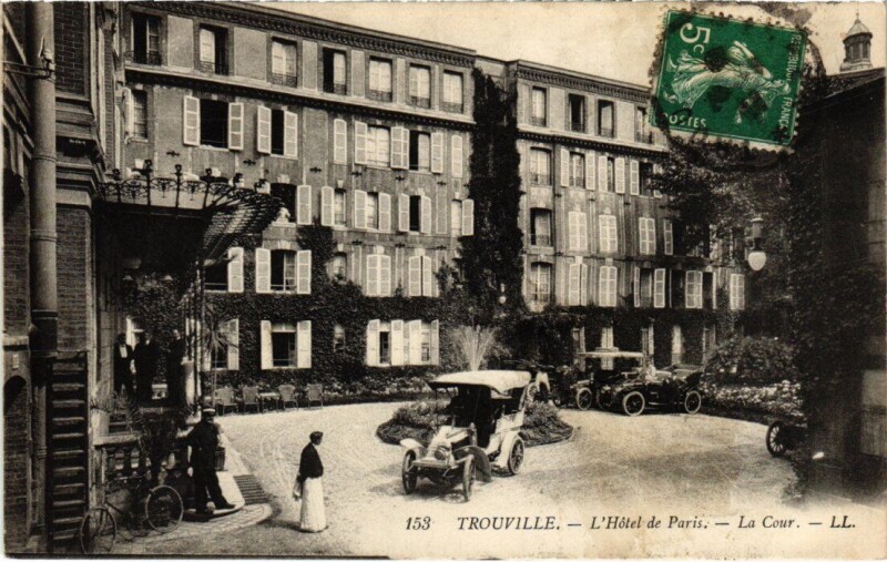 Carte postale ancienne Trouville L'Hotel de Paris France