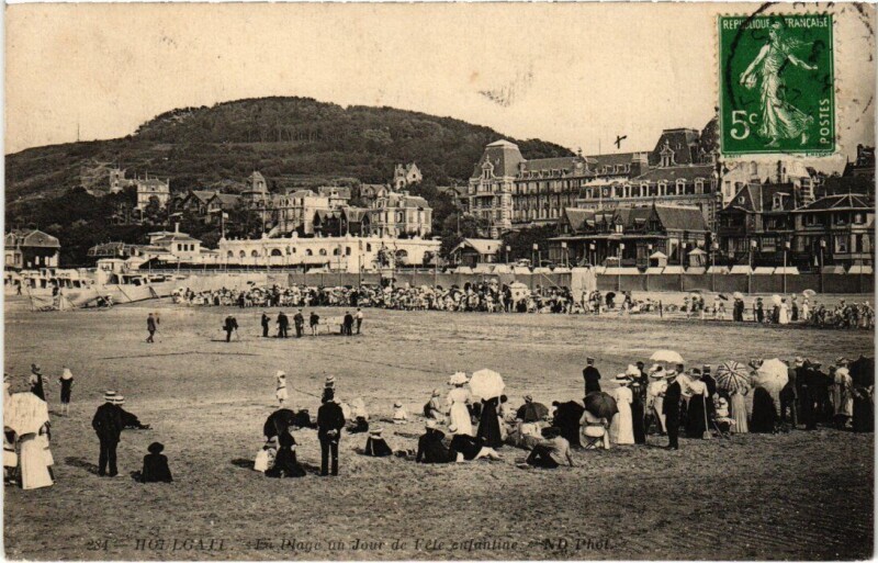 Carte postale ancienne Houlgate La Plage un Jour de Fete enfantine France à Houlgate