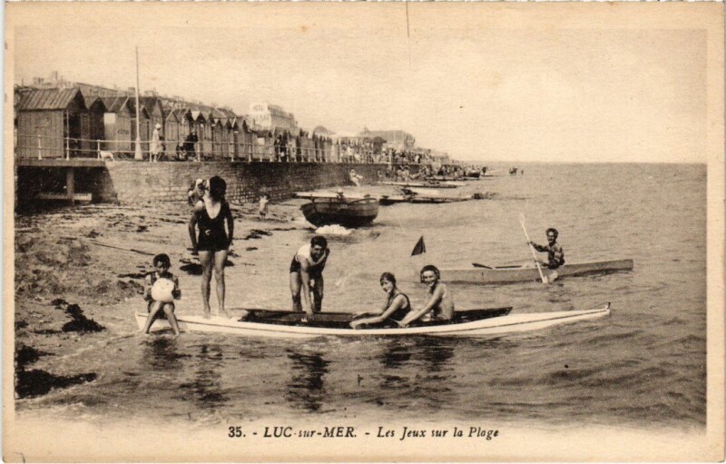Carte postale ancienne Luc sur Mer Les Jeux sur la Plage France à Luc-sur-Mer