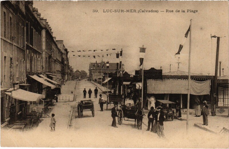 Carte postale ancienne Luc sur Mer Rue de la Plage France à Luc-sur-Mer