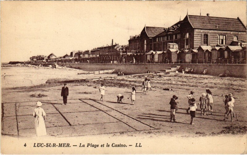 Carte postale ancienne Luc sur Mer La Plage et le Casino France à Luc-sur-Mer