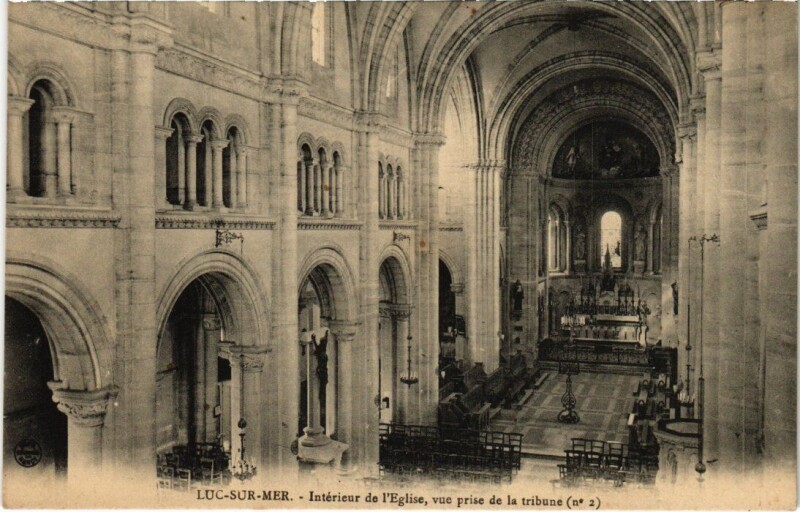 Carte postale ancienne Luc sur Mer Interieur de l'Eglise France à Luc-sur-Mer