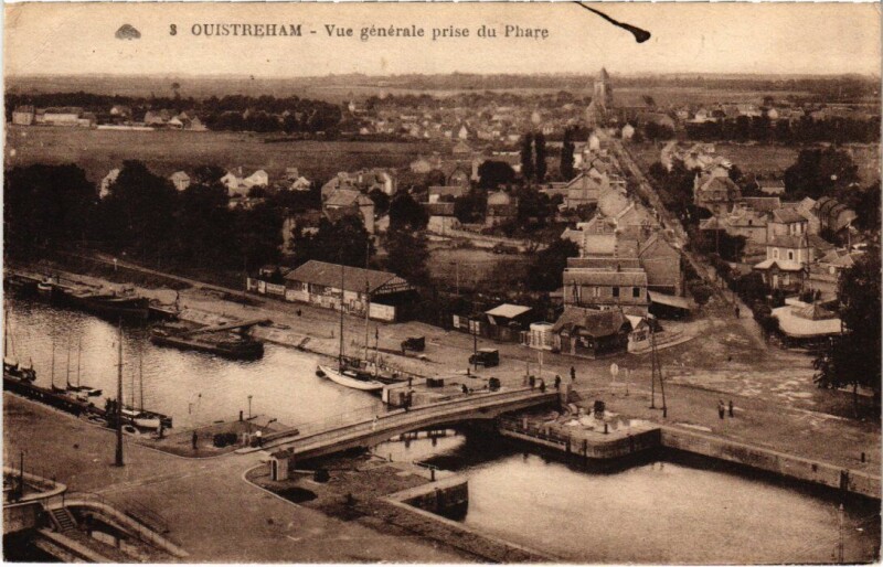 Carte postale ancienne Ouistreham Vue Generale prise du Phare France à Ouistreham