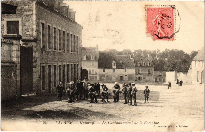 Carte postale ancienne Falaise Le Cantonnement de la Romaine France à Falaise