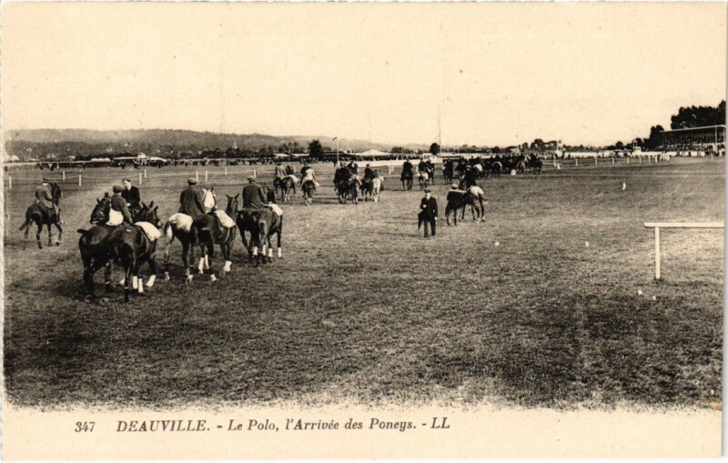 Carte postale ancienne Deauville Le Polo, l'Arrivee des Poneys France à Deauville