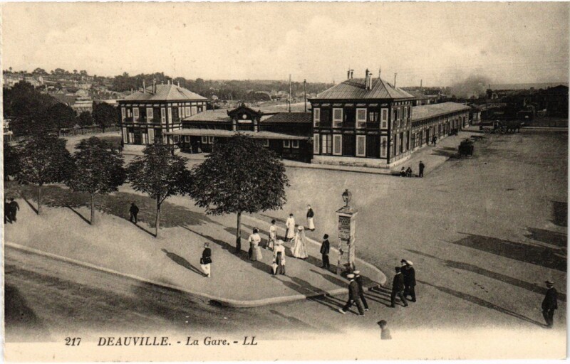 Carte postale ancienne Deauville La Gare France à Deauville