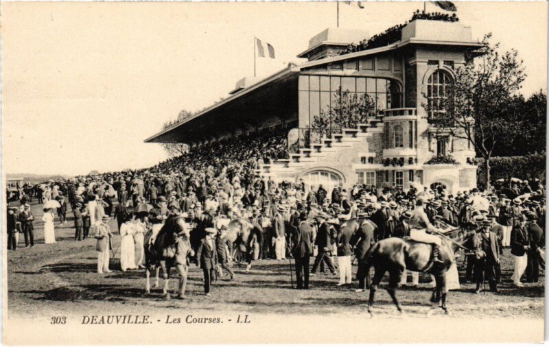 Carte postale ancienne Deauville Les Courses France à Deauville