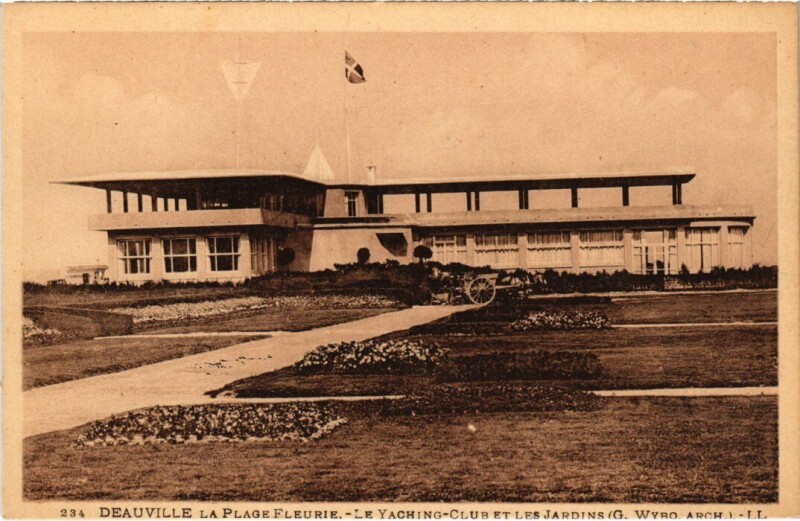 Carte postale ancienne Deauville La Plage Fleurie France à Deauville