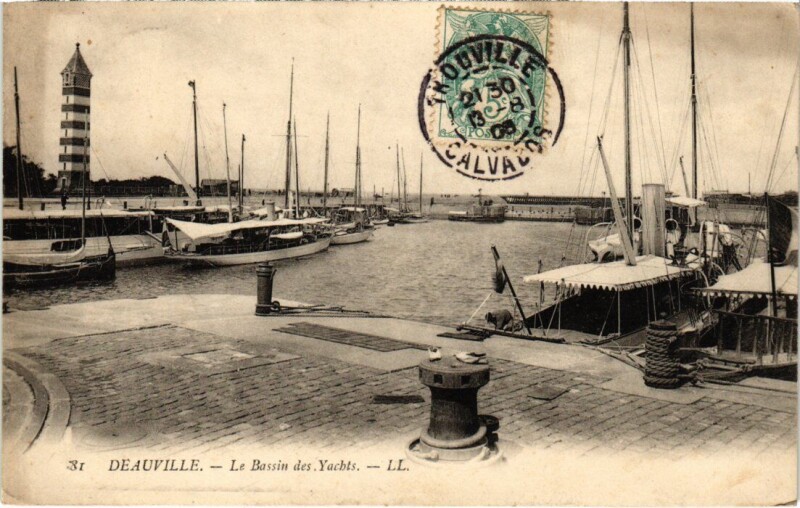 Carte postale ancienne Deauville Le Bassin des Yachts France à Deauville