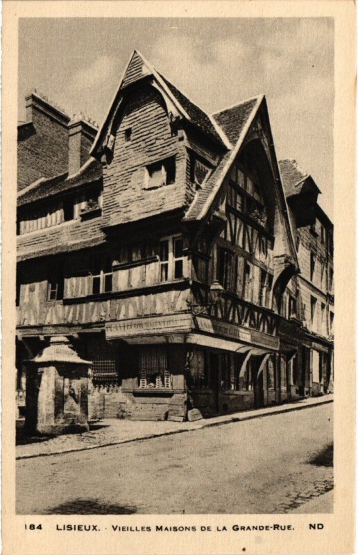 Carte postale ancienne Lisieux Vieilles Maisons de la Grande Rue France à Lisieux