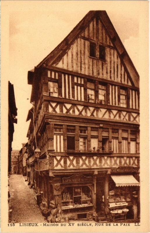 Carte postale ancienne Lisieux Maison du XVe siecle France à Lisieux