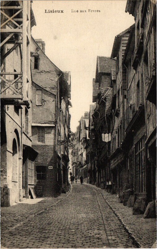 Carte postale ancienne Lisieux Rue aux Fevres France à Lisieux