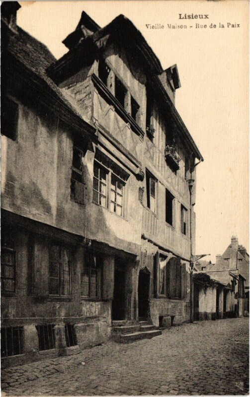 Carte postale ancienne Lisieux Vieille Maison, Rue de la Paix France à Lisieux