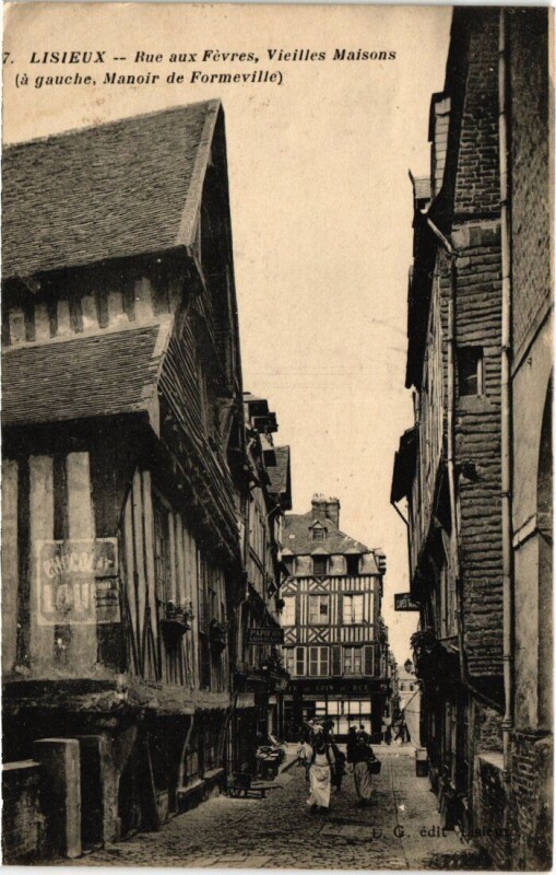 Carte postale ancienne Lisieux Rue aux Fevres France à Lisieux