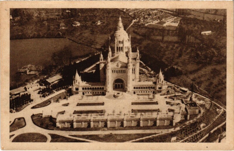 Carte postale ancienne Lisieux Vue aerienne de la Basilique France à Lisieux